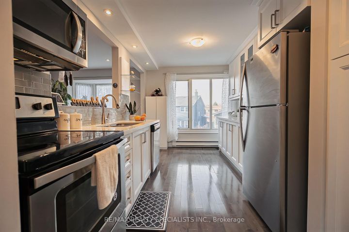 Photo 9 at 8 - 6780 Formentera Avenue, Meadowvale, Mississauga