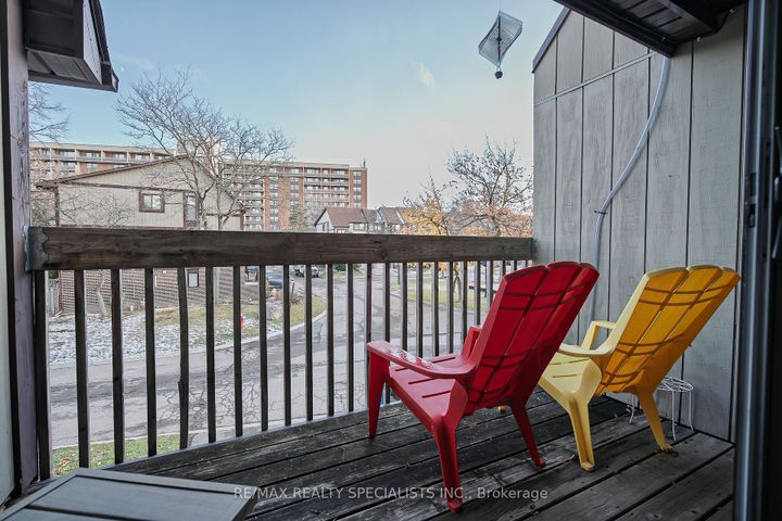 Photo 10 at 8 - 6780 Formentera Avenue, Meadowvale, Mississauga