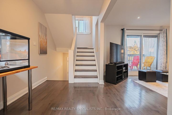 Photo 12 at 8 - 6780 Formentera Avenue, Meadowvale, Mississauga
