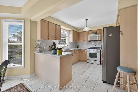 Photo 11 at 25 Heatherwood Crescent, Unionville, Markham