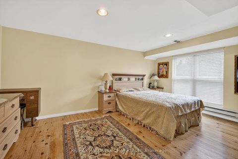 Photo 35 at 25 Heatherwood Crescent, Unionville, Markham