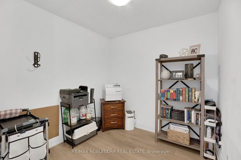 Photo 8 at 917 - 1060 Sheppard Avenue W, York University Heights, Toronto