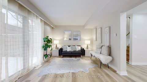 Photo 2 at 4 Frosty Meadoway, Hillcrest Village, Toronto