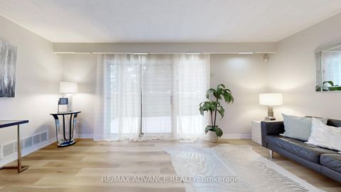 Photo 3 at 4 Frosty Meadoway, Hillcrest Village, Toronto