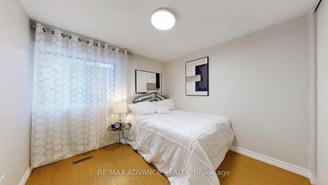 Photo 14 at 4 Frosty Meadoway, Hillcrest Village, Toronto