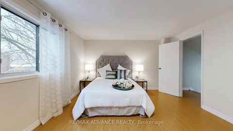 Photo 17 at 4 Frosty Meadoway, Hillcrest Village, Toronto