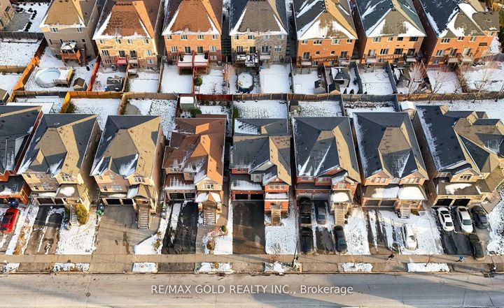 Photo 4 at 7 Gardenbrooke Trail, Bram East, Brampton