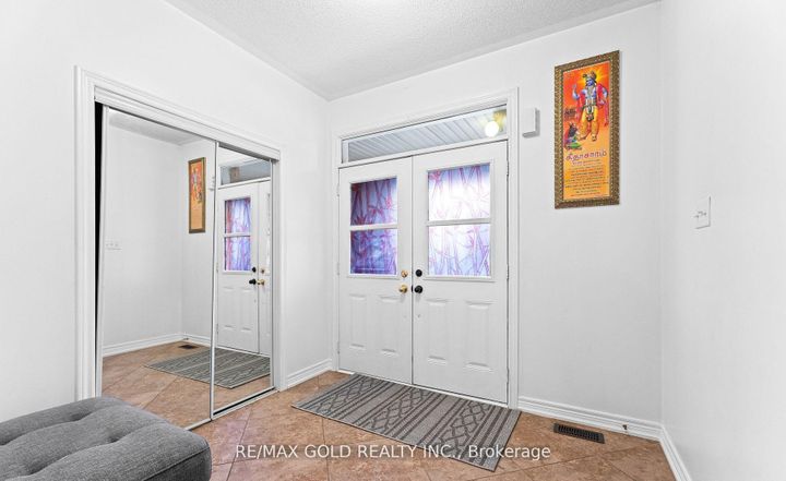 Photo 6 at 7 Gardenbrooke Trail, Bram East, Brampton