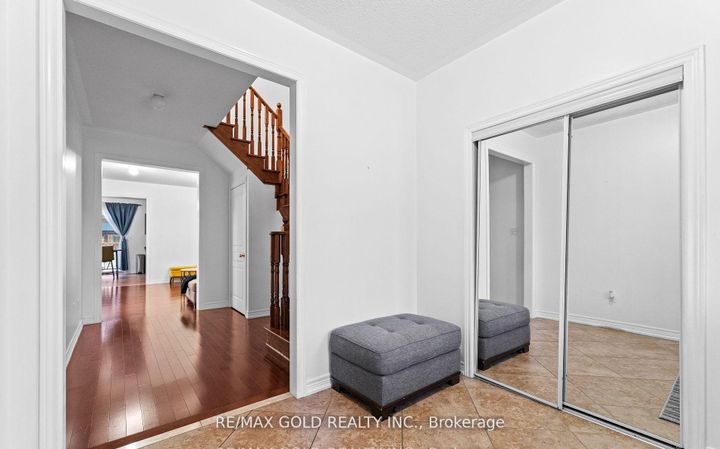 Photo 7 at 7 Gardenbrooke Trail, Bram East, Brampton