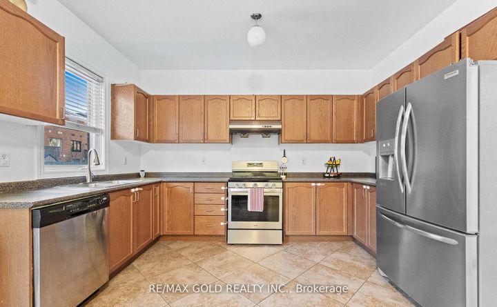 Photo 11 at 7 Gardenbrooke Trail, Bram East, Brampton