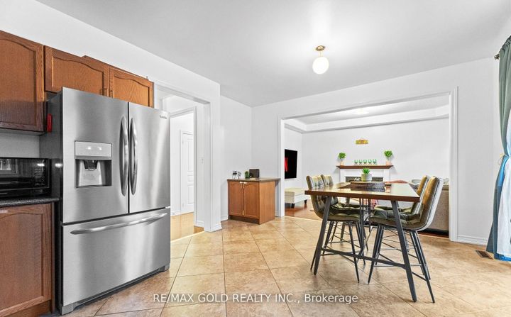 Photo 13 at 7 Gardenbrooke Trail, Bram East, Brampton