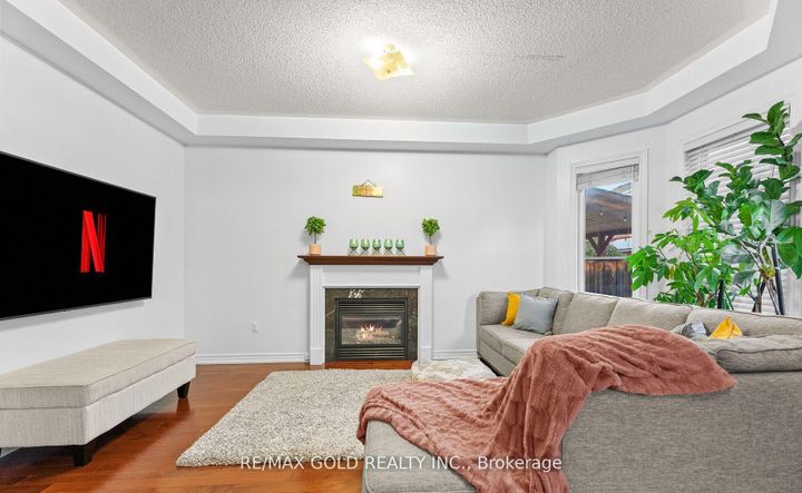 Photo 14 at 7 Gardenbrooke Trail, Bram East, Brampton