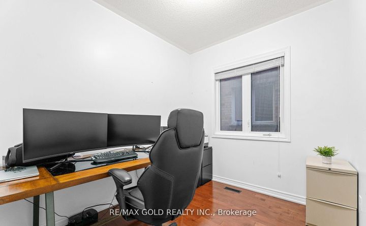 Photo 17 at 7 Gardenbrooke Trail, Bram East, Brampton