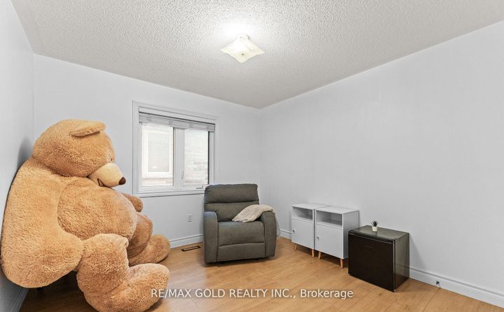 Photo 30 at 7 Gardenbrooke Trail, Bram East, Brampton