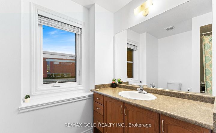 Photo 32 at 7 Gardenbrooke Trail, Bram East, Brampton