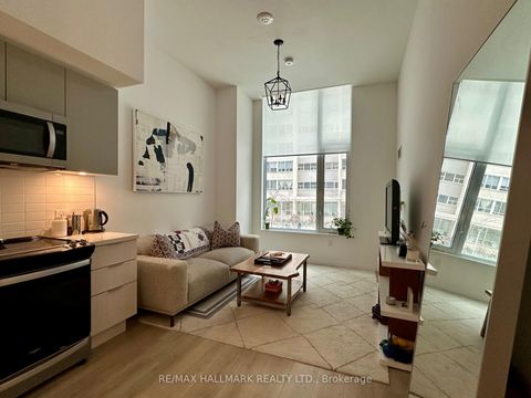 Photo 2 at 214 - 50 Dunfield Avenue, Mount Pleasant West, Toronto