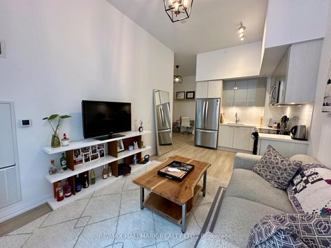 Photo 5 at 214 - 50 Dunfield Avenue, Mount Pleasant West, Toronto