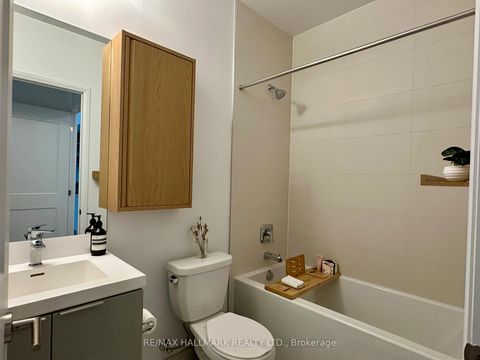Photo 15 at 214 - 50 Dunfield Avenue, Mount Pleasant West, Toronto
