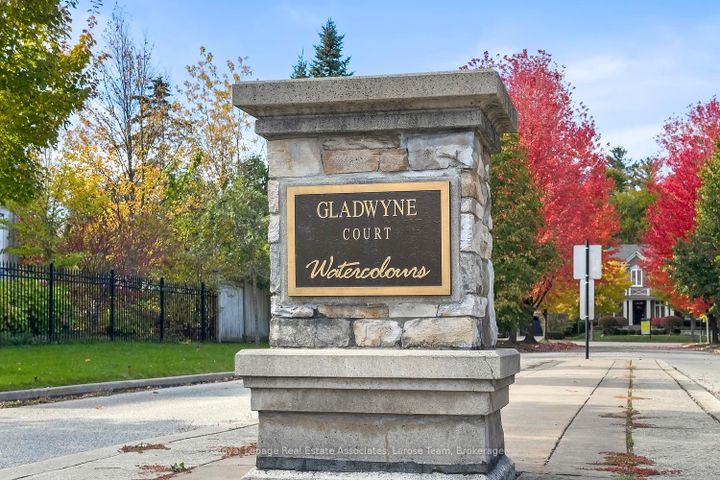 Photo 3 at 562 Gladwyne Court, Lorne Park, Mississauga