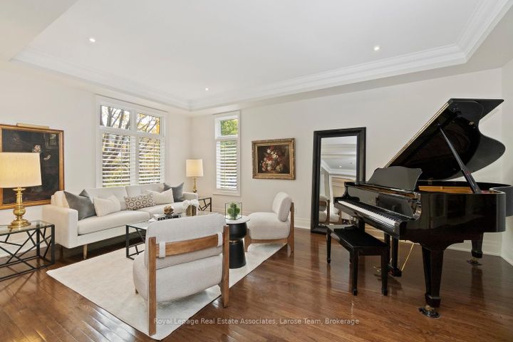 Photo 6 at 562 Gladwyne Court, Lorne Park, Mississauga