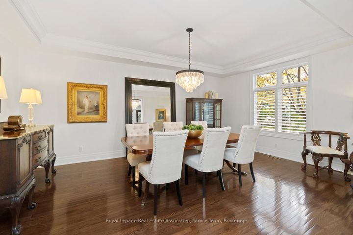 Photo 9 at 562 Gladwyne Court, Lorne Park, Mississauga