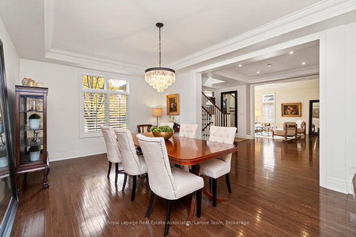 Photo 10 at 562 Gladwyne Court, Lorne Park, Mississauga