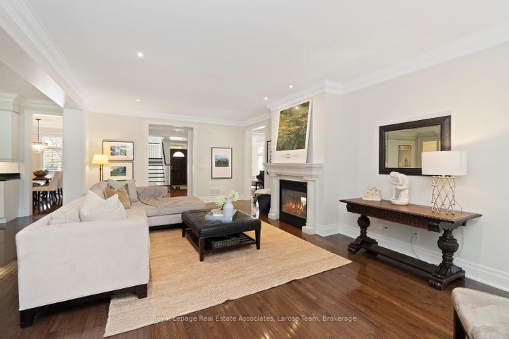 Photo 14 at 562 Gladwyne Court, Lorne Park, Mississauga