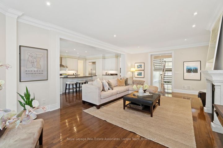 Photo 15 at 562 Gladwyne Court, Lorne Park, Mississauga