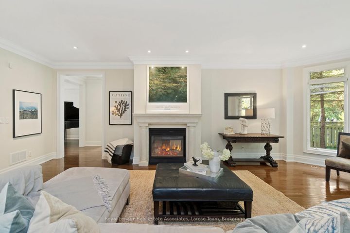 Photo 16 at 562 Gladwyne Court, Lorne Park, Mississauga