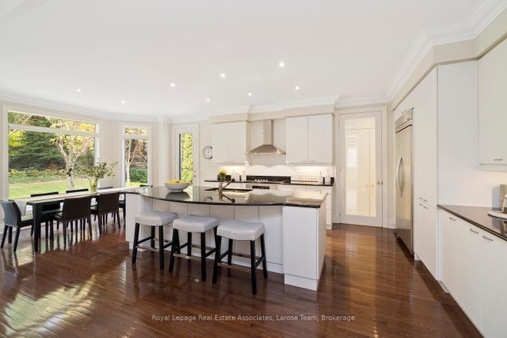 Photo 17 at 562 Gladwyne Court, Lorne Park, Mississauga