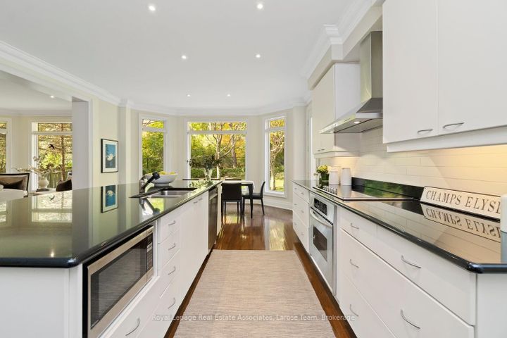 Photo 18 at 562 Gladwyne Court, Lorne Park, Mississauga