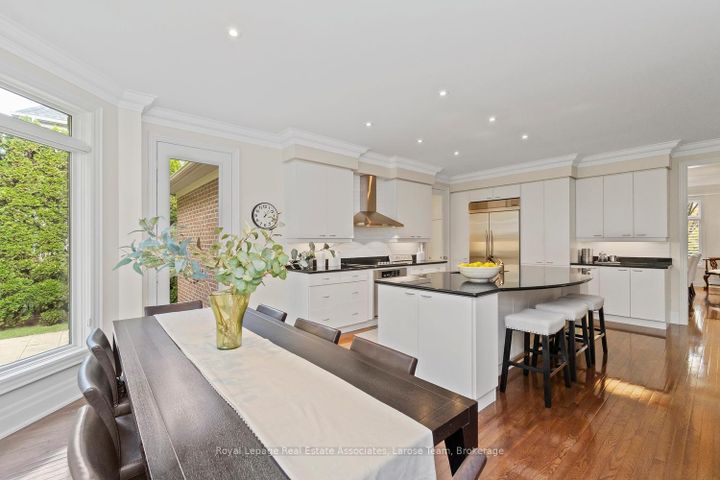 Photo 20 at 562 Gladwyne Court, Lorne Park, Mississauga