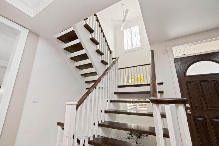 Photo 23 at 562 Gladwyne Court, Lorne Park, Mississauga