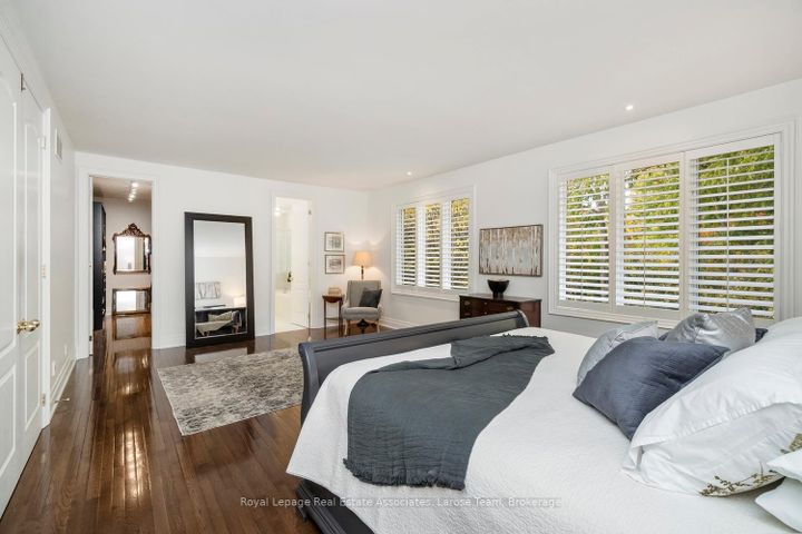 Photo 24 at 562 Gladwyne Court, Lorne Park, Mississauga