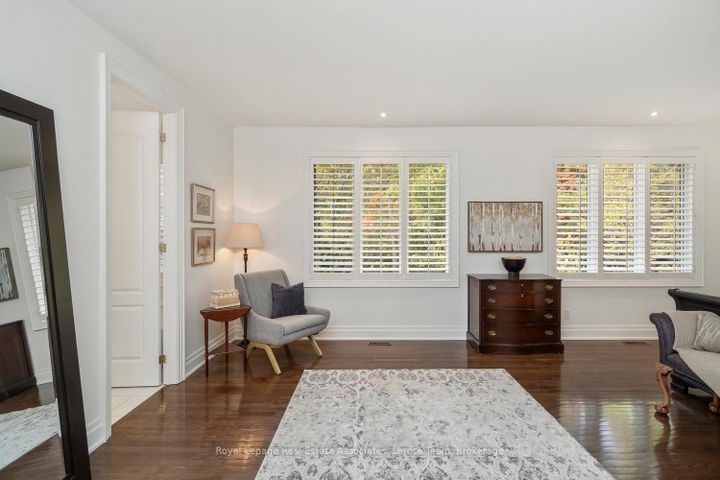 Photo 25 at 562 Gladwyne Court, Lorne Park, Mississauga