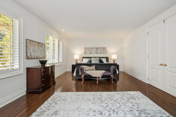 Photo 26 at 562 Gladwyne Court, Lorne Park, Mississauga