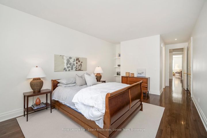 Photo 29 at 562 Gladwyne Court, Lorne Park, Mississauga