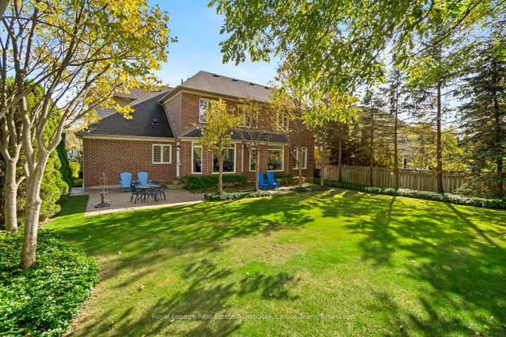 Photo 42 at 562 Gladwyne Court, Lorne Park, Mississauga