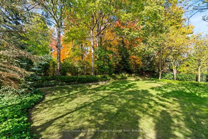Photo 43 at 562 Gladwyne Court, Lorne Park, Mississauga