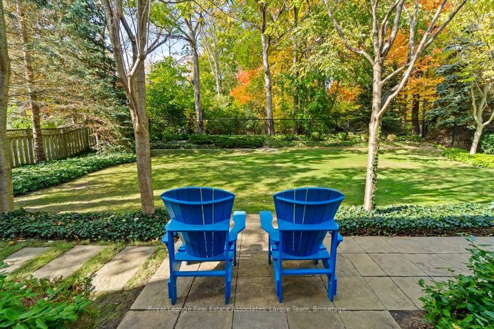 Photo 44 at 562 Gladwyne Court, Lorne Park, Mississauga