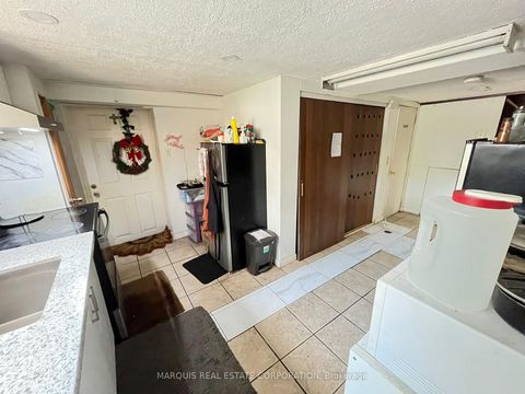 Photo 11 at 14 Cardell Avenue, Pelmo Park W4, Toronto