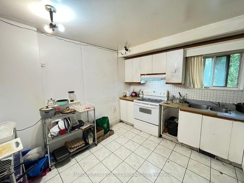 Photo 12 at 14 Cardell Avenue, Pelmo Park W4, Toronto