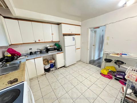 Photo 13 at 14 Cardell Avenue, Pelmo Park W4, Toronto