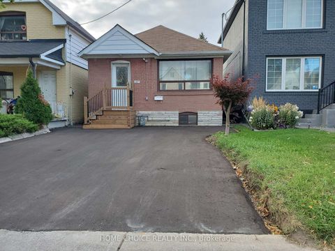 Photo 2 at 27 Lambton Avenue, Smythe, Toronto