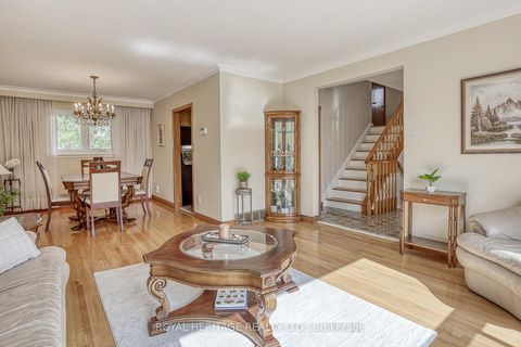 Photo 7 at 31 Purpledusk Trail, Morningside, Toronto