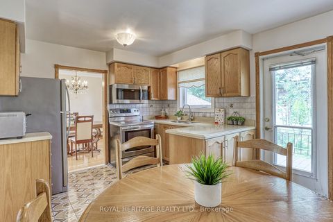 Photo 9 at 31 Purpledusk Trail, Morningside, Toronto