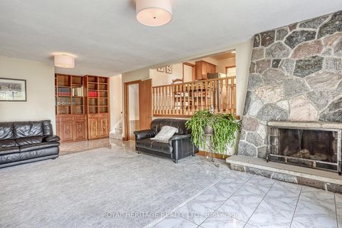 Photo 14 at 31 Purpledusk Trail, Morningside, Toronto