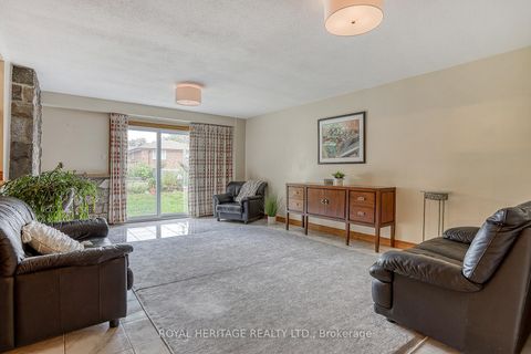 Photo 15 at 31 Purpledusk Trail, Morningside, Toronto