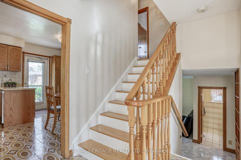 Photo 18 at 31 Purpledusk Trail, Morningside, Toronto