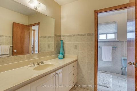 Photo 21 at 31 Purpledusk Trail, Morningside, Toronto